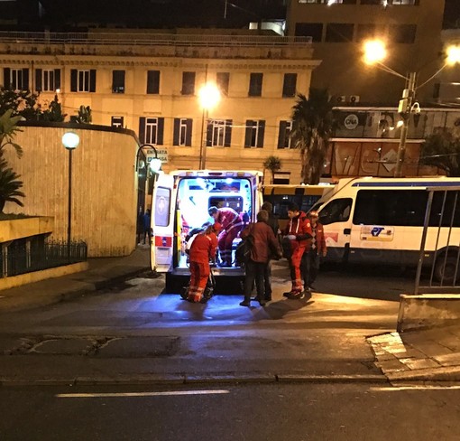 Sanremo: malore ai giardini Medaglie d'Oro, intervento della Croce Rossa in serata (foto)