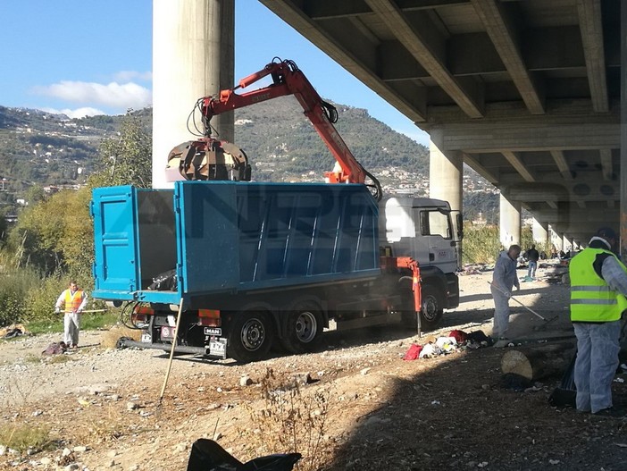 Ventimiglia: sgombero di questa mattina sul Roya, nessun nucleo familiare trovato dalle forze dell'ordine Ventimiglia: sgombero di questa mattina sul Roya, nessun nucleo familiare trovato dalle forze dell'ordine