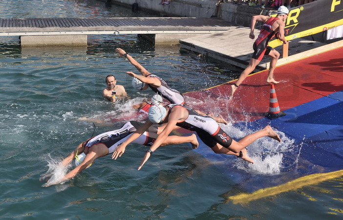 Partita questa mattina la 17a edizione del 'Portosole Sanremo Olympic Triathlon' (Foto &amp; Video)