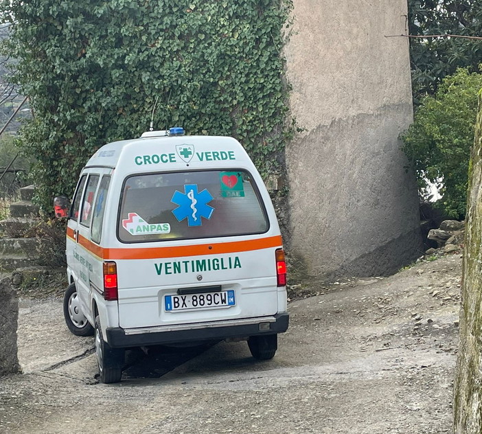 San Biagio della Cima: 75enne cade in campagna, mobilitazione di soccorsi e trasporto in elicottero San Biagio della Cima: 75enne cade in campagna, mobilitazione di soccorsi e trasporto in elicottero