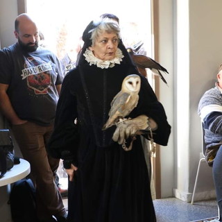 Sanremo: ieri pomeriggio con l'associazione 'Terra di Confine' la sfilata di falconieri a Villa Ormond (Foto)