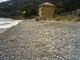 Divieto di balneazione sulla spiaggia di Latte a Ventimiglia: rischio inquinamento dopo guasto all’impianto di sollevamento della fognatura