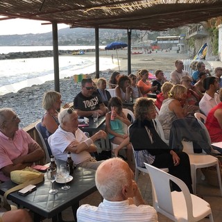 Sanremo: ottimo successo di pubblico per la serata 'De Andrè' ieri alla spiaggia 'Onda Buena' (Foto)