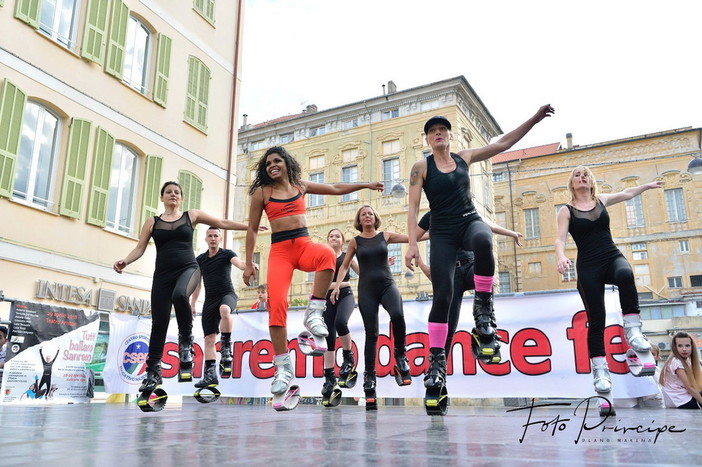 Per il 'Sanremo Dance Festival', in corso di svolgimento la manifestazione 'Tutti ballano Sanremo' (foto e video)
