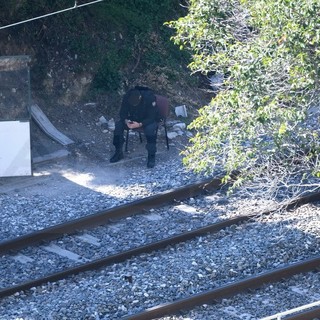 Ventimiglia: non si fermano le 'riammissioni' dei migranti al confine, i francesi presidiano anche la strada ferrata (Foto e Video) Ventimiglia: non si fermano le 'riammissioni' dei migranti al confine, i francesi presidiano anche la strada ferrata (Foto e Video)