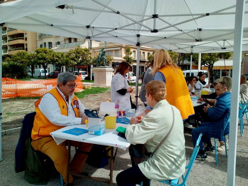 I lions di Ventimiglia e di Mentone ancora una volta insieme contro il diabete I lions di Ventimiglia e di Mentone ancora una volta insieme contro il diabete
