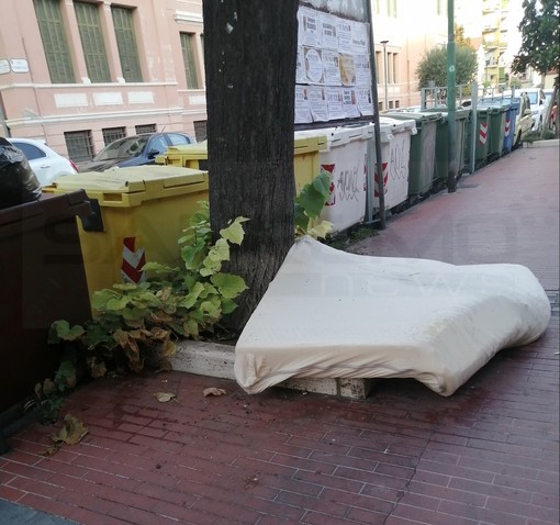 Ventimiglia: lettrice "Torno in città dopo tanti anni e trovo via Veneto in situazioni drammatiche" (Foto)