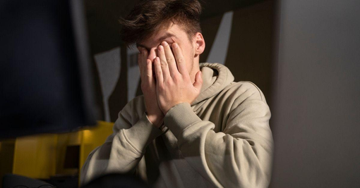 Il Prezzo del Futuro: l’Impatto della Precarietà Economica sulla Salute Mentale di Gen Z e Millennial Il Prezzo del Futuro: l’Impatto della Precarietà Economica sulla Salute Mentale di Gen Z e Millennial