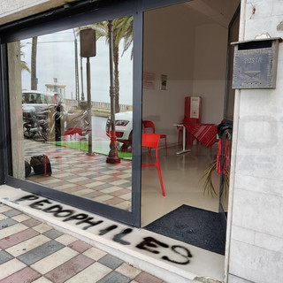 Sanremo: scritta 'Pedofili' sulla sede della Croce Rossa, è stata una donna francese di 50 anni (Foto)