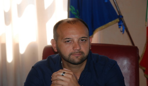 Calcio. Il 21 marzo amichevole di lusso Imperia-Genoa. L'Assessore Vassallo: "Un bel calcio d'inizio per la primavera" Calcio. Il 21 marzo amichevole di lusso Imperia-Genoa. L'Assessore Vassallo: "Un bel calcio d'inizio per la primavera"