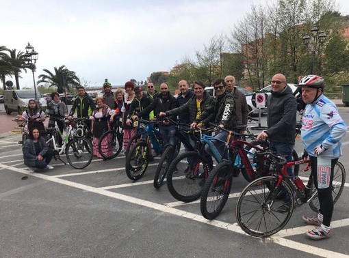 Ventimiglia: con 4 nuove biciclette inaugurato oggi il nuovo servizio 'SimuveBike' (foto) Ventimiglia: con 4 nuove biciclette inaugurato oggi il nuovo servizio 'SimuveBike' (foto)