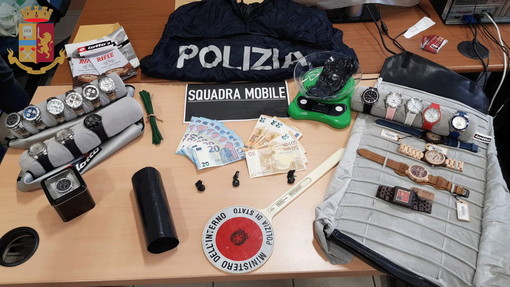 Sanremo: spacciatore di cocaina 83enne arrestato dalla Polizia mentre cedeva la 'coca' a pregiudicato 70enne