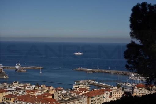 Sanremo: in rada lo yacht superlusso 'Sherakhan', si può noleggiare e comprarlo costa 21 milioni (Foto) Sanremo: in rada lo yacht superlusso 'Sherakhan', si può noleggiare e comprarlo costa 21 milioni (Foto)