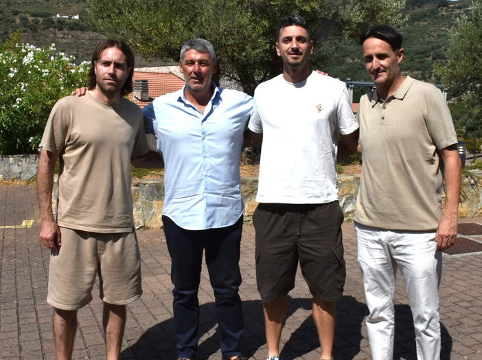 Lo staff dirigenziale e tecnico della Sanremese