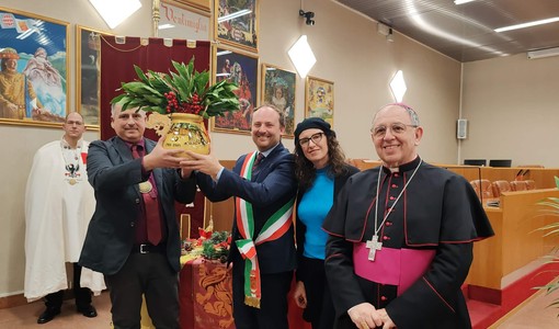 Tradizionale scambio di auguri tra autorità e associazioni, Ventimiglia celebra la ‘Strena de Deinà’ (Foto e video) Tradizionale scambio di auguri tra autorità e associazioni, Ventimiglia celebra la ‘Strena de Deinà’ (Foto e video)