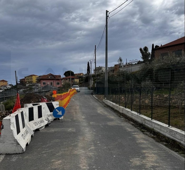 Sanremo: riaperta a senso unico alternato strada Solaro Rapalin, proseguono i lavori (Foto) Sanremo: riaperta a senso unico alternato strada Solaro Rapalin, proseguono i lavori (Foto)