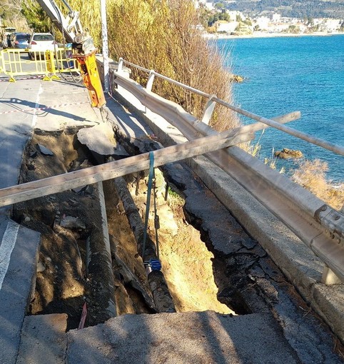 Sanremo: crollo della strada a Bussana, Rivieracqua ha messo in sicurezza le tubazioni, acqua 'salva' a Natale (Foto)