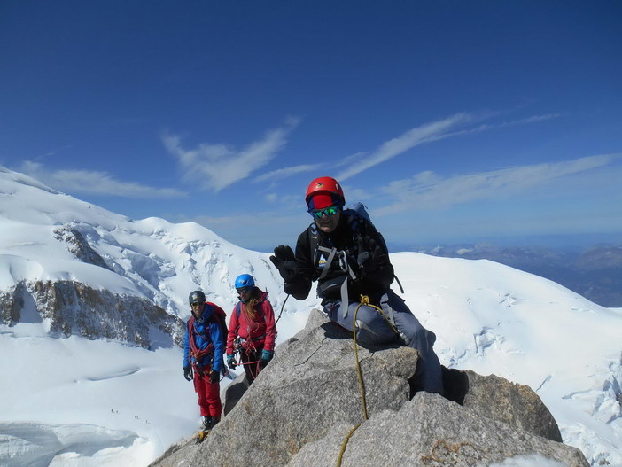 44esimo ‘4000’ per l’alpinista imperiese-crissolese Stefano Sciandra: scala in giornata il Mont Maudit (4468 m) nel massiccio del Monte Bianco (Foto) 44esimo ‘4000’ per l’alpinista imperiese-crissolese Stefano Sciandra: scala in giornata il Mont Maudit (4468 m) nel massiccio del Monte Bianco (Foto)