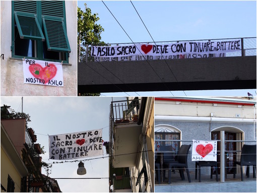 Gli striscioni apparsi in paese