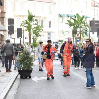 Sanremo: si sente male in via Matteotti, soccorsi difficoltosi per l'automedica del 118 (Foto)