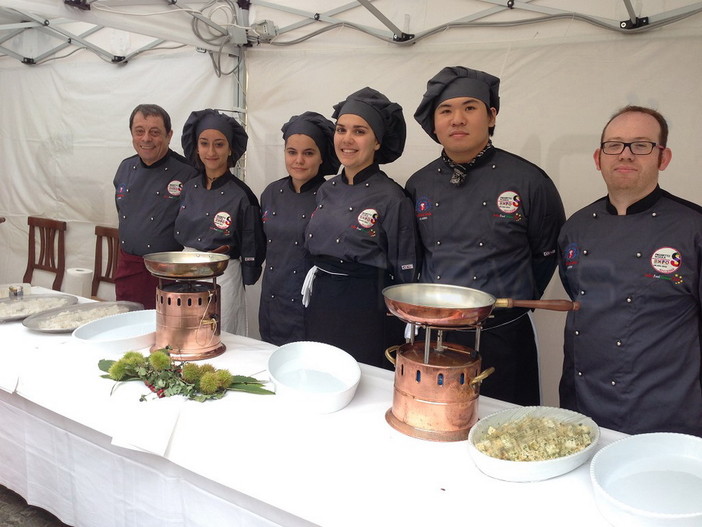 Show gastronomico della Valle Arroscia con il lievito madre del panificio Cacciò e i 'bastardui' alla toma di Renato Grasso
