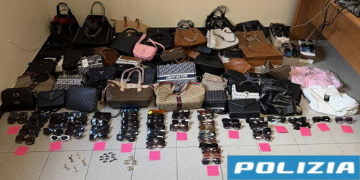 Ventimiglia, sequestrati circa 200 pezzi di pelletteria contraffatta durante il mercato settimanale Ventimiglia, sequestrati circa 200 pezzi di pelletteria contraffatta durante il mercato settimanale