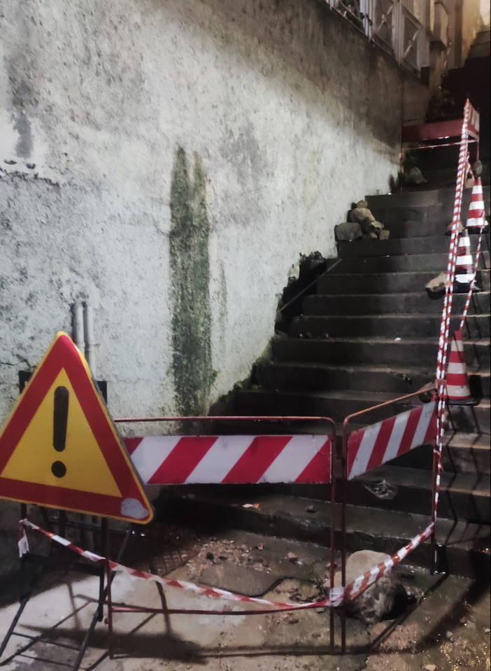 Sanremo: scalinata tra via Agosti e via Martiri nel degrado, la segnalazione di una lettrice (Foto) Sanremo: scalinata tra via Agosti e via Martiri nel degrado, la segnalazione di una lettrice (Foto)