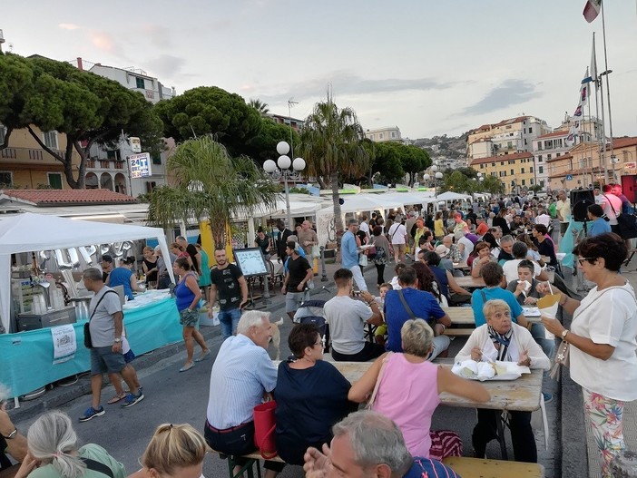 Sanremo: da oggi a mercoledì, tre giorni con la 2a edizione di ‘A tavola sul porto vecchio’ Sanremo: da oggi a mercoledì, tre giorni con la 2a edizione di ‘A tavola sul porto vecchio’