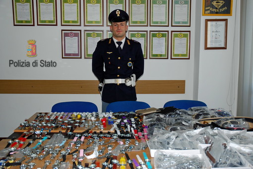 Sanremo: in un'operazione della Polizia, sequestrata merce contraffatta e denunciato un senegalese