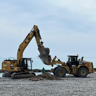 Ventimiglia, detriti sulle spiagge. Catalano al Pd: "Polemiche pretestuose e strumentali" (Foto) Ventimiglia, detriti sulle spiagge. Catalano al Pd: "Polemiche pretestuose e strumentali" (Foto)