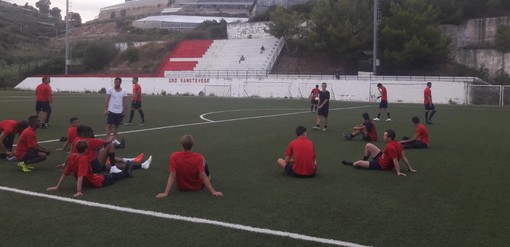 Calcio. Buon test amichevole tra Sanstevese e Camporosso: è 1-1 Calcio. Buon test amichevole tra Sanstevese e Camporosso: è 1-1
