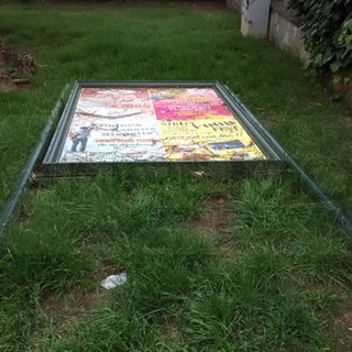 Sanremo: stand per manifesti pubblicitari caduto in corso Orazio Raimondo, la lamentela di un lettore (Foto)