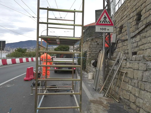 I lavori sui sensori del muro di via Duca D'Aosta