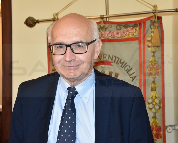 Ventimiglia: è arrivato a mezzogiorno il Commissario Prefettizio, subito le prime riunioni e poi al lavoro (Foto) Ventimiglia: è arrivato a mezzogiorno il Commissario Prefettizio, subito le prime riunioni e poi al lavoro (Foto)