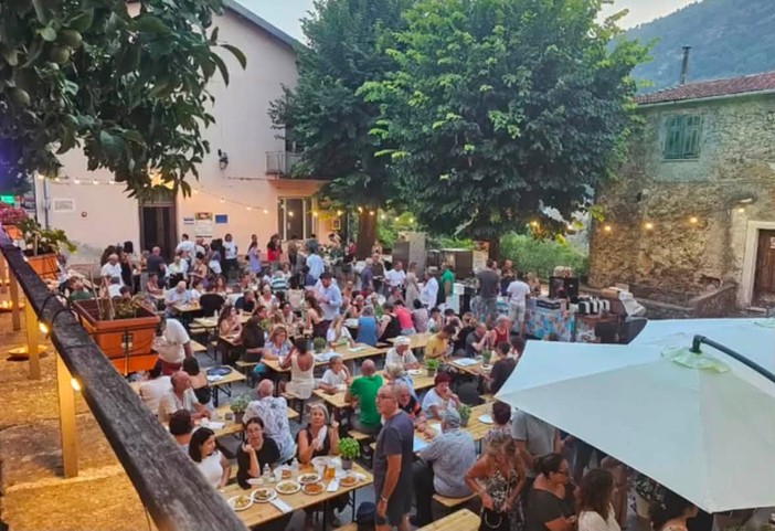 Vallecrosia al Mare, la Sagra del Basilico & du Cen anima il centro storico Vallecrosia al Mare, la Sagra del Basilico & du Cen anima il centro storico