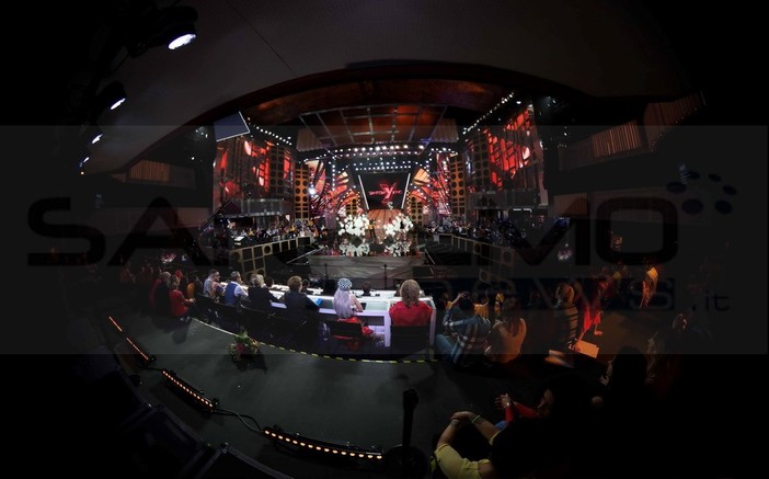 Ieri sera al Teatro Ariston secondo appuntamento di 'Sanremo Young': altri due eliminati (Foto) Ieri sera al Teatro Ariston secondo appuntamento di 'Sanremo Young': altri due eliminati (Foto)