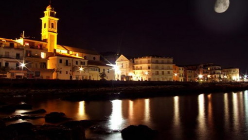 Santo Stefano al Mare: la compagnia di teatro dialettale "Riemughe Surve" prsenta una nuova comemdia