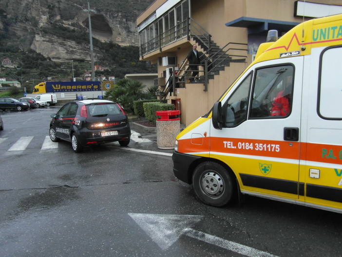 L’ex moglie non gli fa vedere la bambina: si getta nel fiume Roya a Ventimiglia, ma viene salvato da alcuni operai