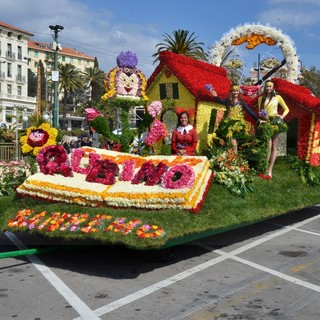 Il carro di Sanremo a 'Sanremo in Fiore' 2016 Il carro di Sanremo a 'Sanremo in Fiore' 2016
