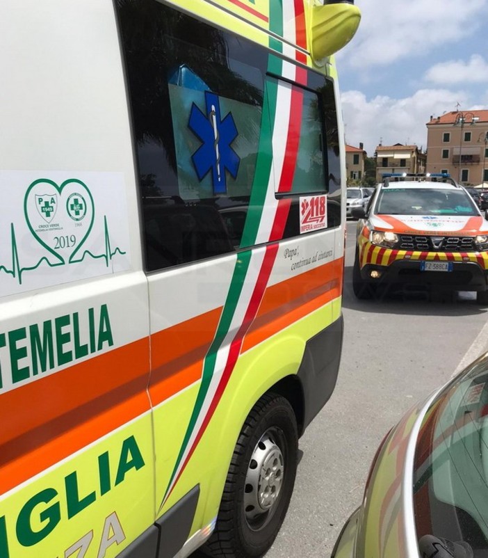 Ventimiglia: scontro auto-moto in corso Genova, due feriti lievi trasportati in ospedale a Bordighera