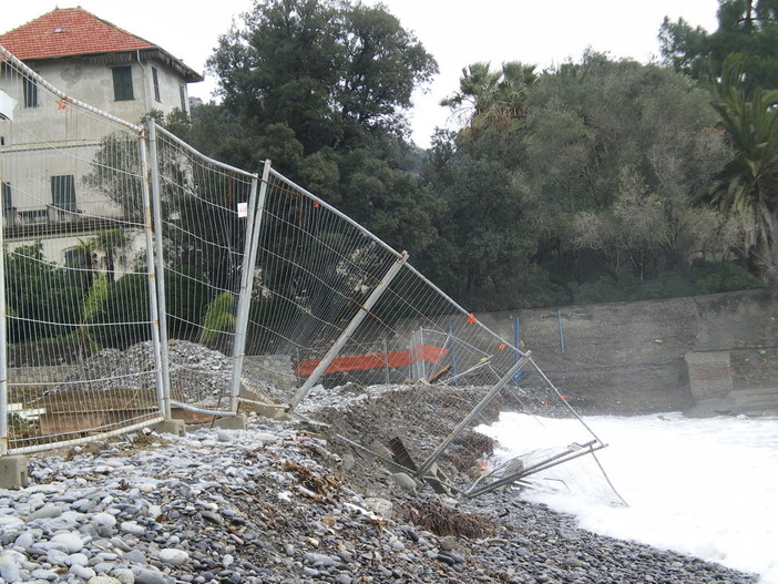 Ventimiglia: lettore interviene nel 'botta e risposta' sulla spiaggia di Latte