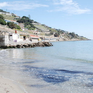 Sanremo: tenda 'abusiva' nella zona dei Tre Ponti, una lettrice risponde a Francesco Rossi