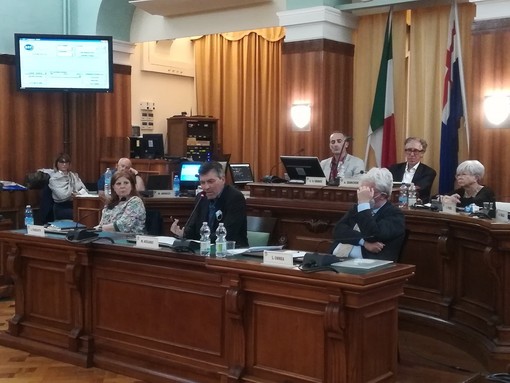 Il direttore generale della Asl1 Silvio Falco in consiglio comunale Il direttore generale della Asl1 Silvio Falco in consiglio comunale