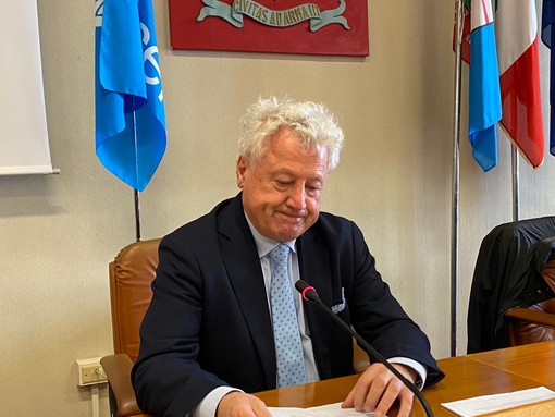 Ventimiglia: una 'farfallina' nella pasta alla scuola di Roverino, pronto intervento del Sindaco Scullino Ventimiglia: una 'farfallina' nella pasta alla scuola di Roverino, pronto intervento del Sindaco Scullino