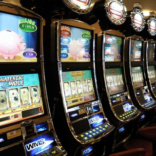 Sanremo: al Casinò la dea bendata bacia i 50enni, sei jackpot da complessivi 94.000 euro. Resiste il 'Super Jackpot' da 677.000