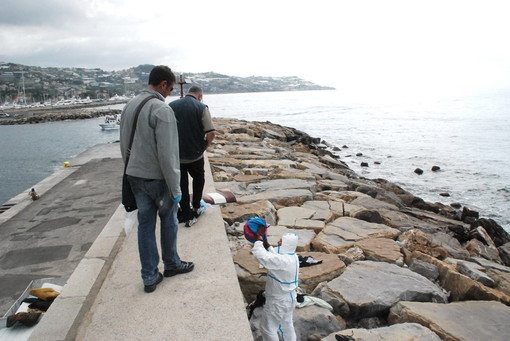 Sanremo: scoperto l'ennesimo 'bivacco' di extracomunitari sul porto vecchio della città dei fiori