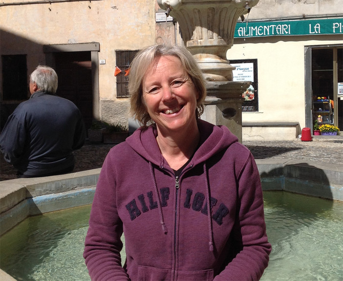 In &amp; Out: dall'Olanda ad Airole come "portinaia" del Paese. La storia di Sandra Van Bienen.