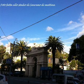Sanremo: la foto di una nostra lettrice "Questa mattina cielo azzurro dietro lo stadio!"