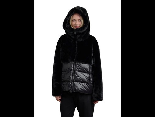 Piumini da donna: come scegliere il capospalla giusto (senza rinunciare né allo stile né alla funzionalità)