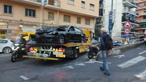 Sanremo: 'strike' di auto questa mattina in via Galilei, il conducente si è costituito in Commissariato Sanremo: 'strike' di auto questa mattina in via Galilei, il conducente si è costituito in Commissariato